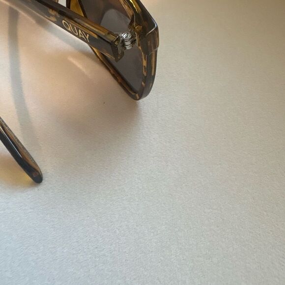 QUAY Polarized Legacy Sunglasses - Picture 7 of 8